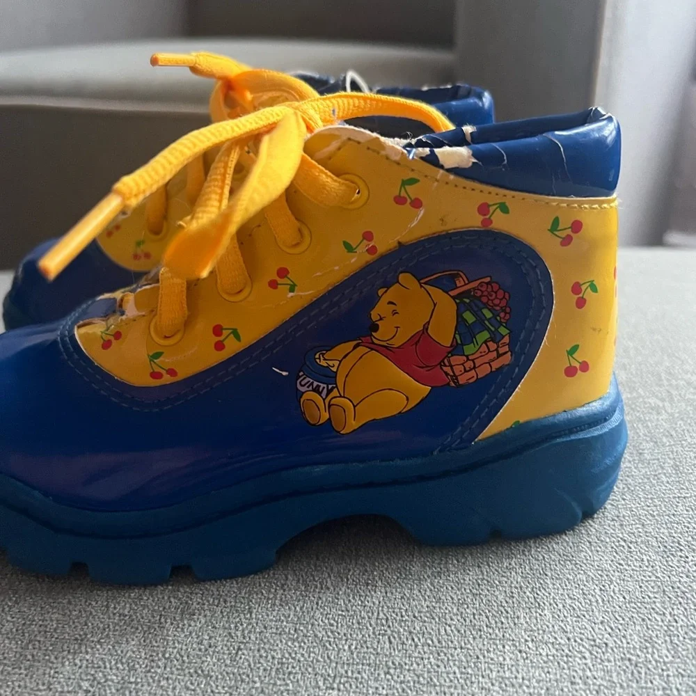 Vintage Winnie the Pooh size 9 kids boots - Picture 3 of 9